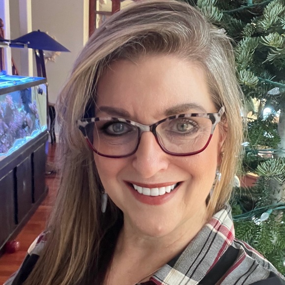 Meet your Posher, Suzanne - Picture 1 of 1